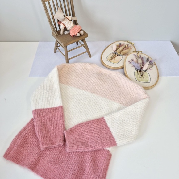 Pink Striped Sweater with Gold Detailing - Picture 4 of 4